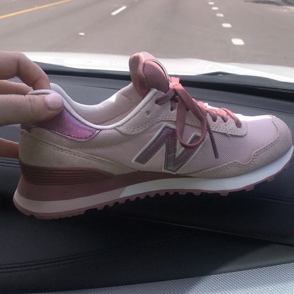pink new balance tennis shoes